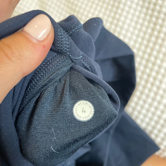 Lululemon align short 6inch navy blue - Picture 3 of 3
